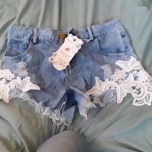Jean shorts with white lace